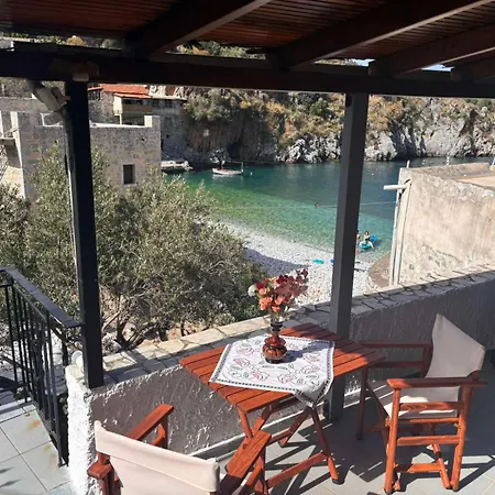 Mani S Secret Cove Next To The Sea 아파트